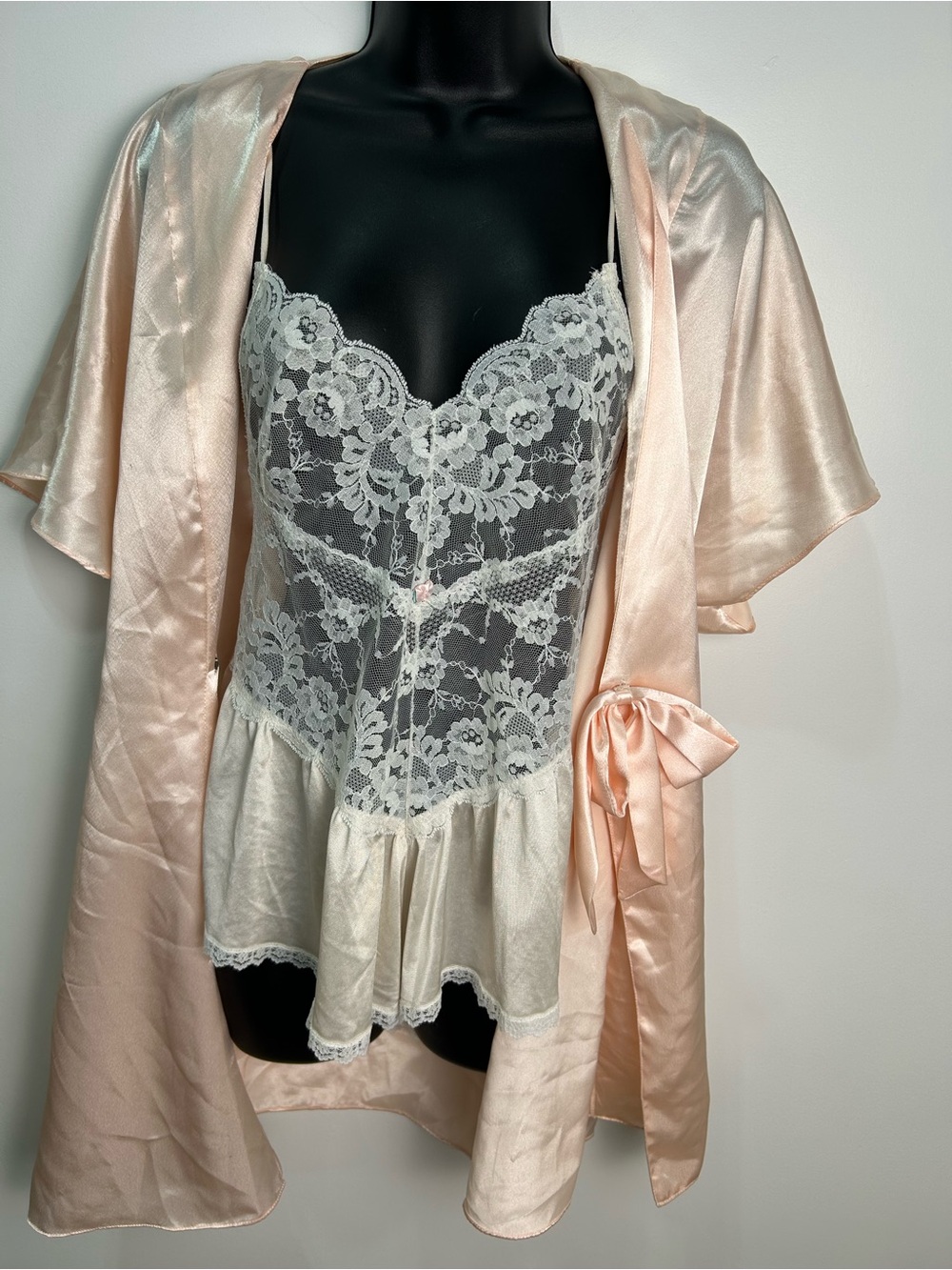 Vintage Fredrick’s of Hollywood Satin Robe & Undercover Wear Lace Babydoll Set L